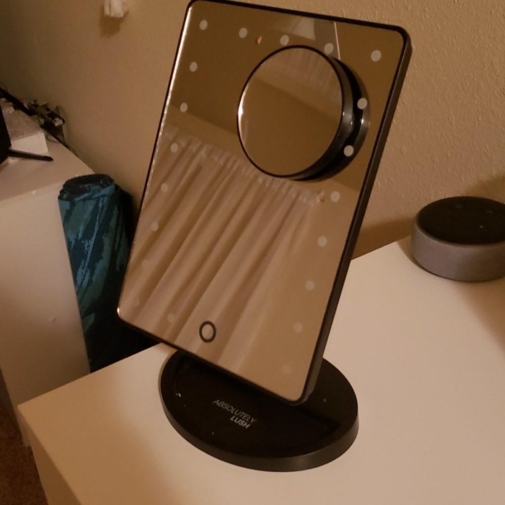 Makeup mirror